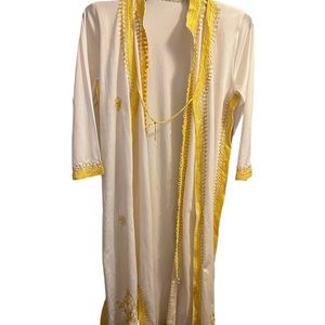 Silky robe with gold trim size small /Medium.       CB37